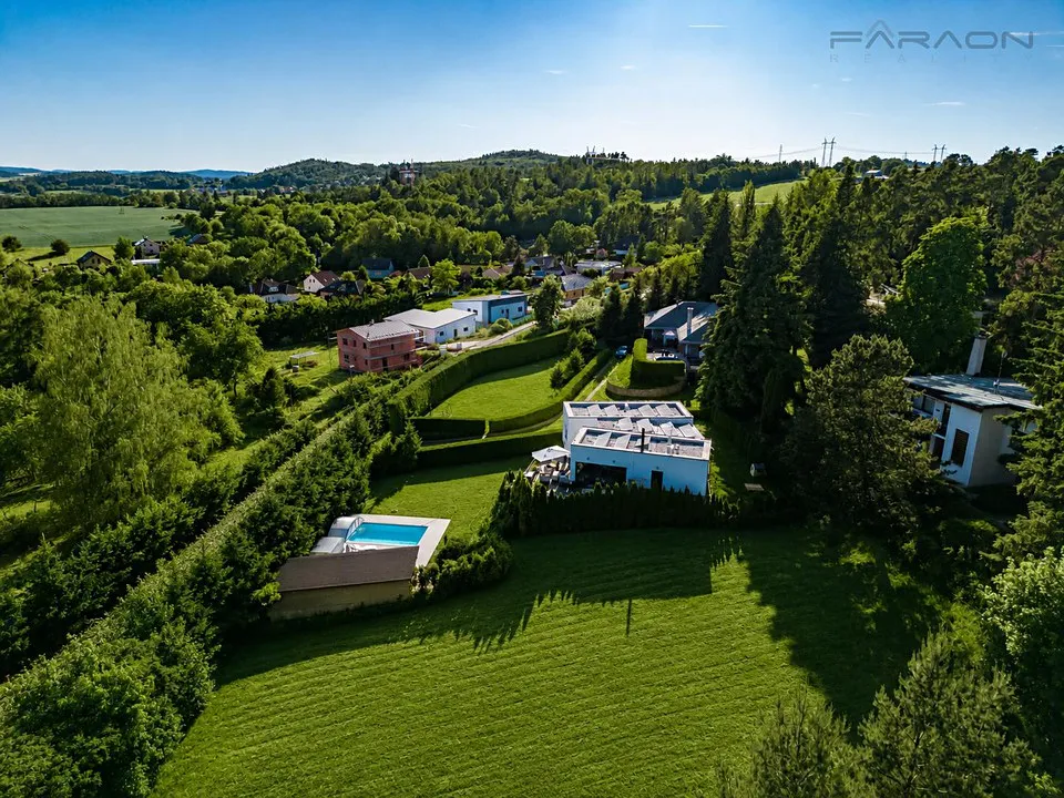 Prodej rodinného domu 232 m², pozemek 933 m²